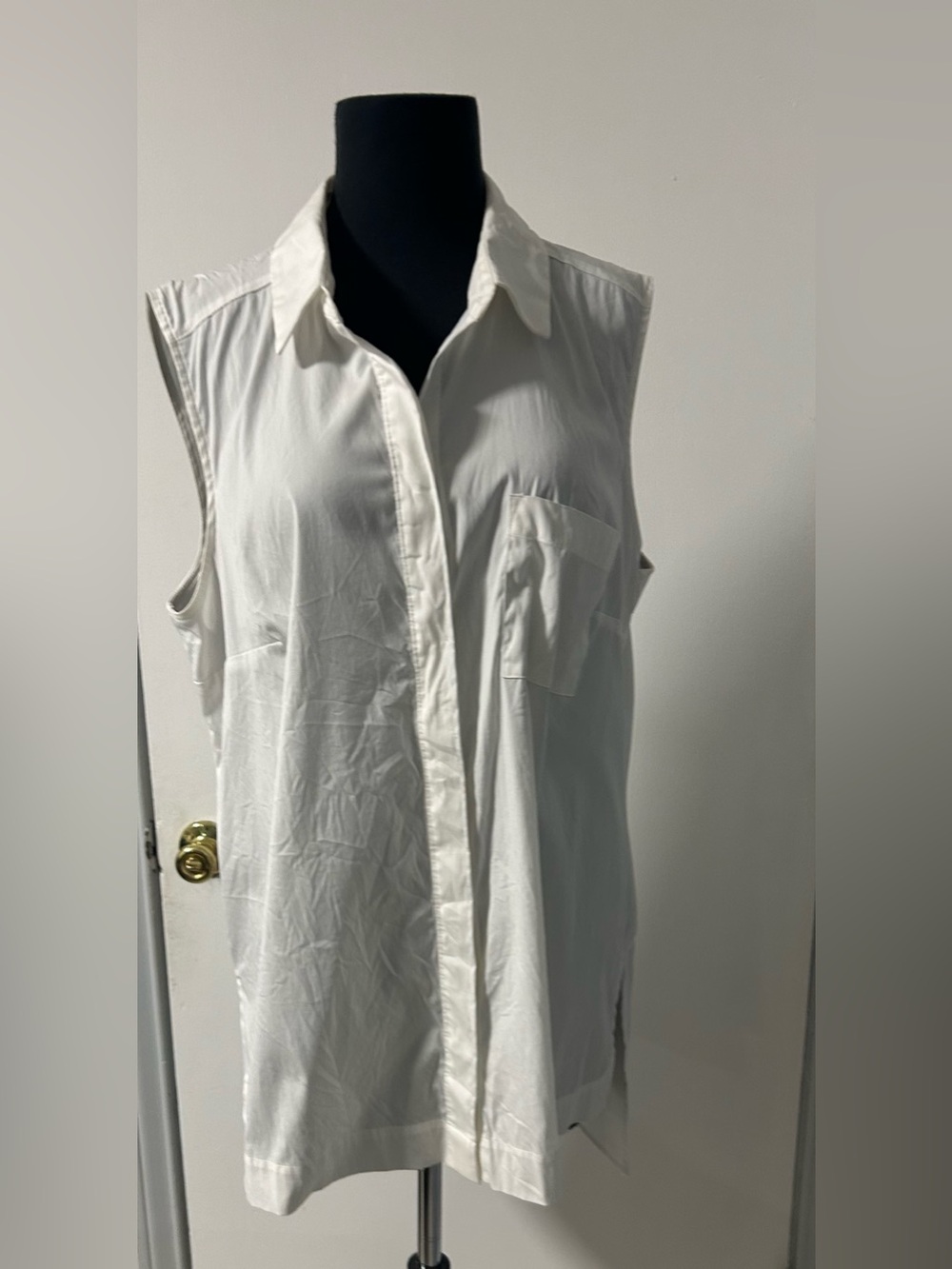 Alfani White Sleeveless Button-Down Top with Chest Pocket